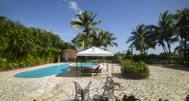 villa guavaberry pool area